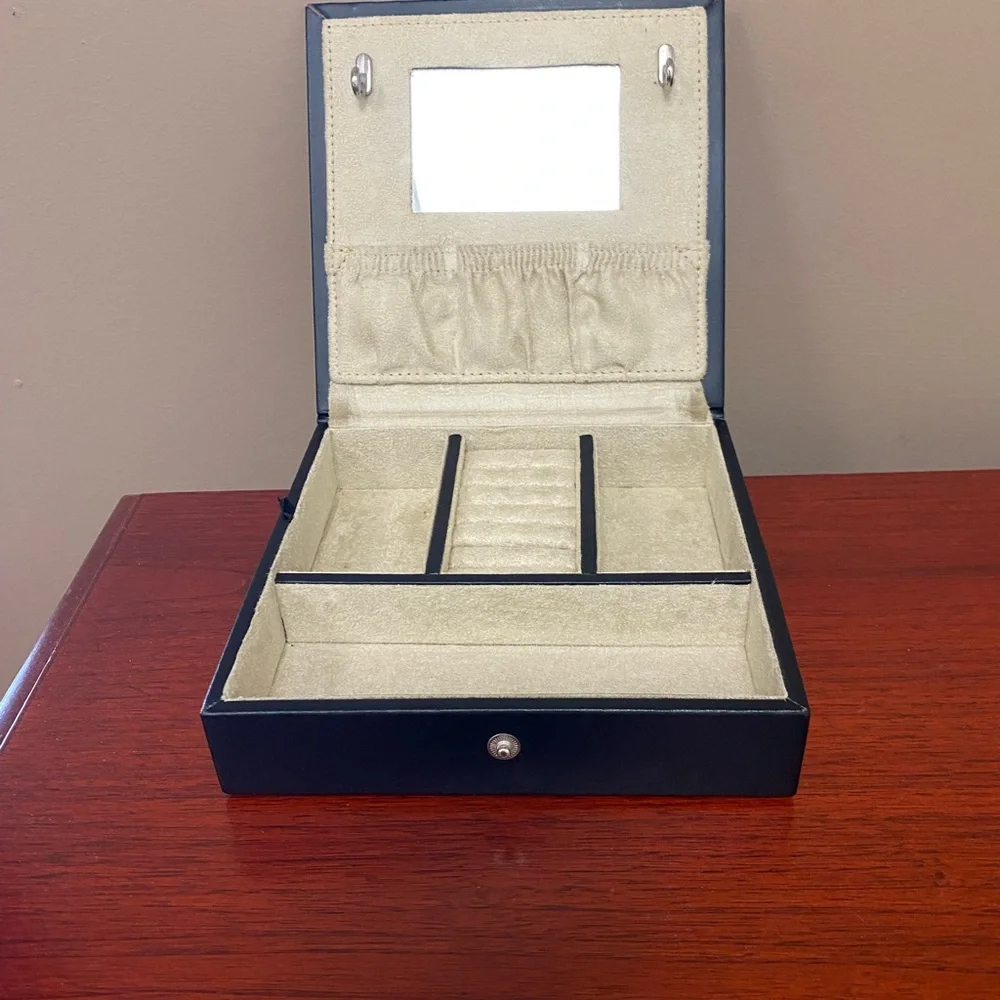Compact leather lined jewelry box